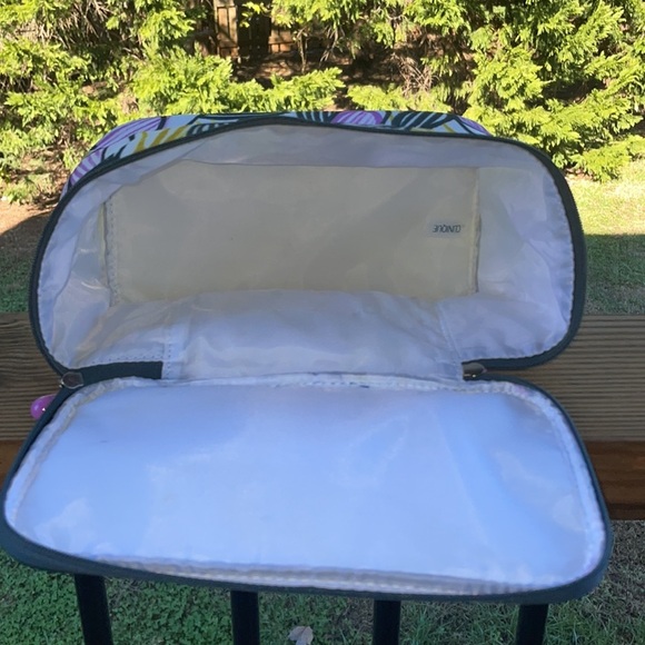 Milly for Clinique Cosmetic Case/Bag - Picture 6 of 6